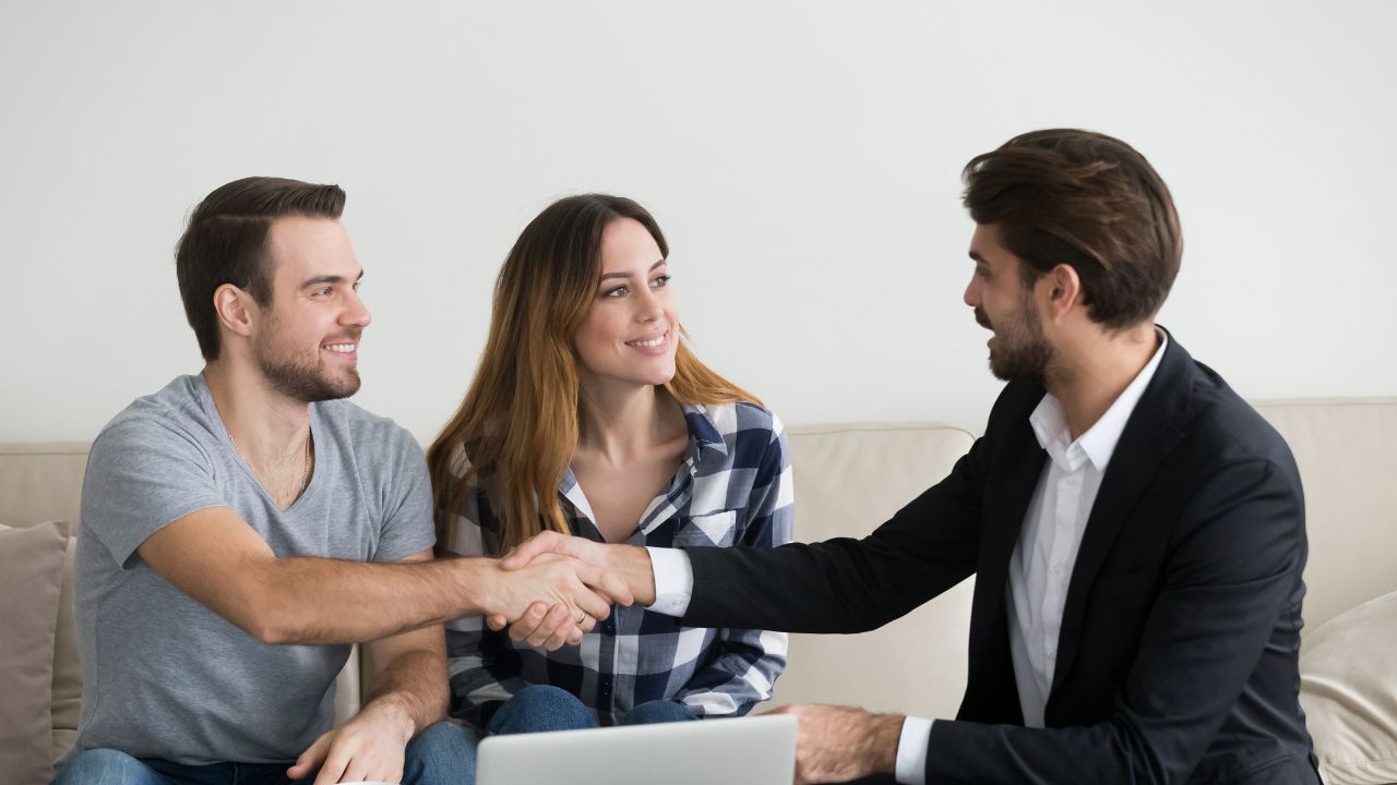 The Importance of Regular Communication with Tenants and Property Owners