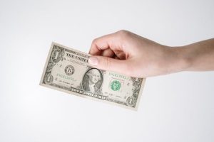 hand-holding-paper-money